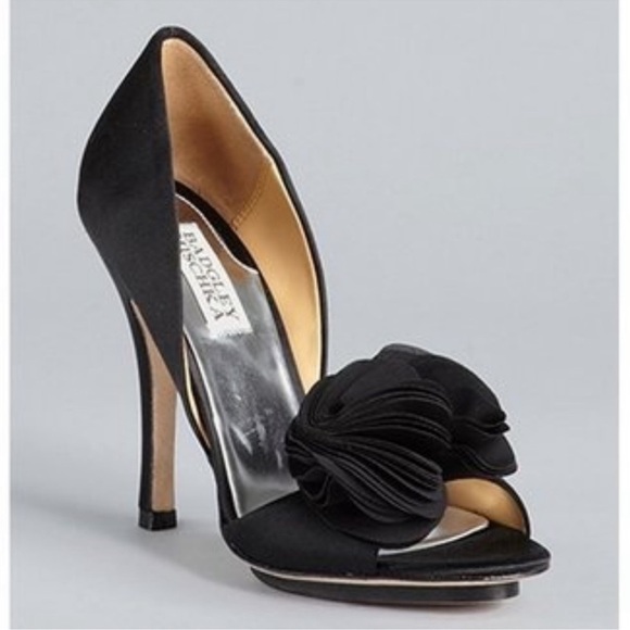 Authentic BADGLEY MISCHKA BLACK SATIN ROSETTE OPEN TOE HEELS SIZE 7 - Picture 2 of 10